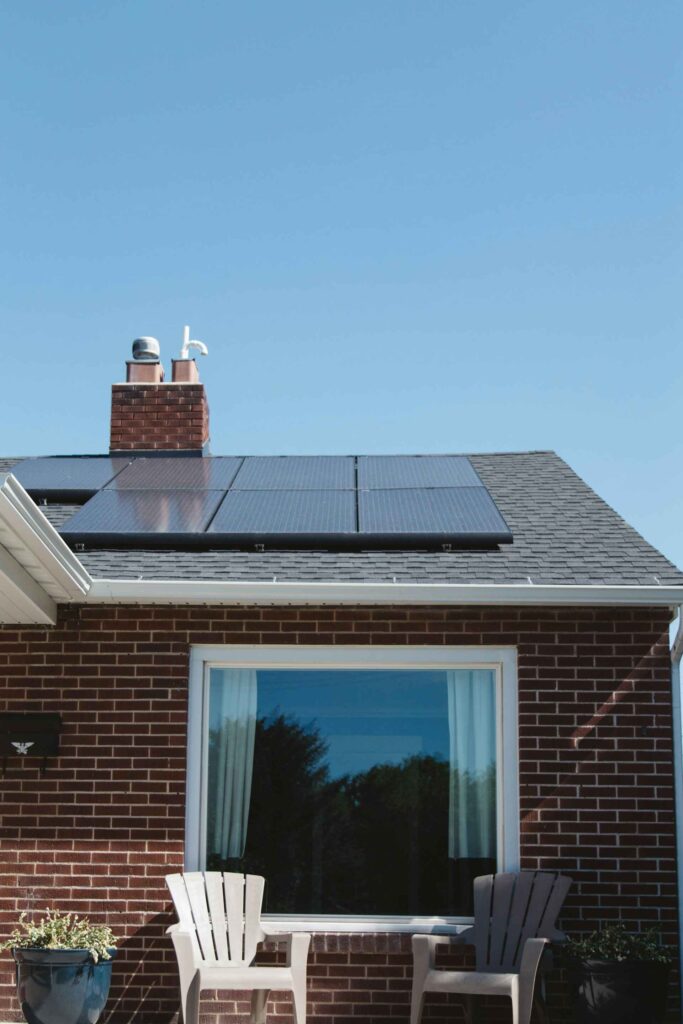 House with solar panel testemonial image